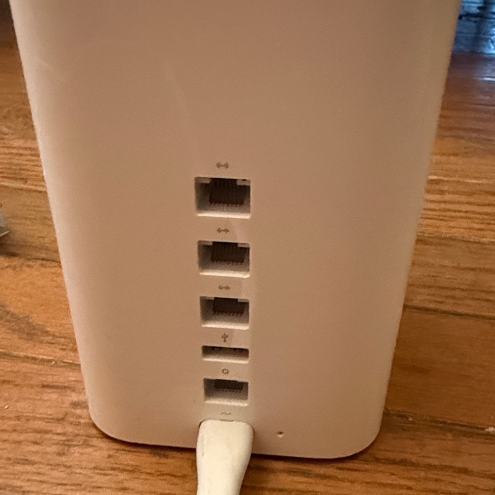 Apple AirPort Extreme Base Station Wifi Router - Picture 2 of 4